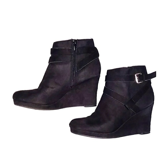 Report Shoes - Black wedge booties